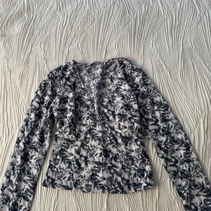 Abercrombie & Fitch Black and Gray Floral Long Sleeve Top
